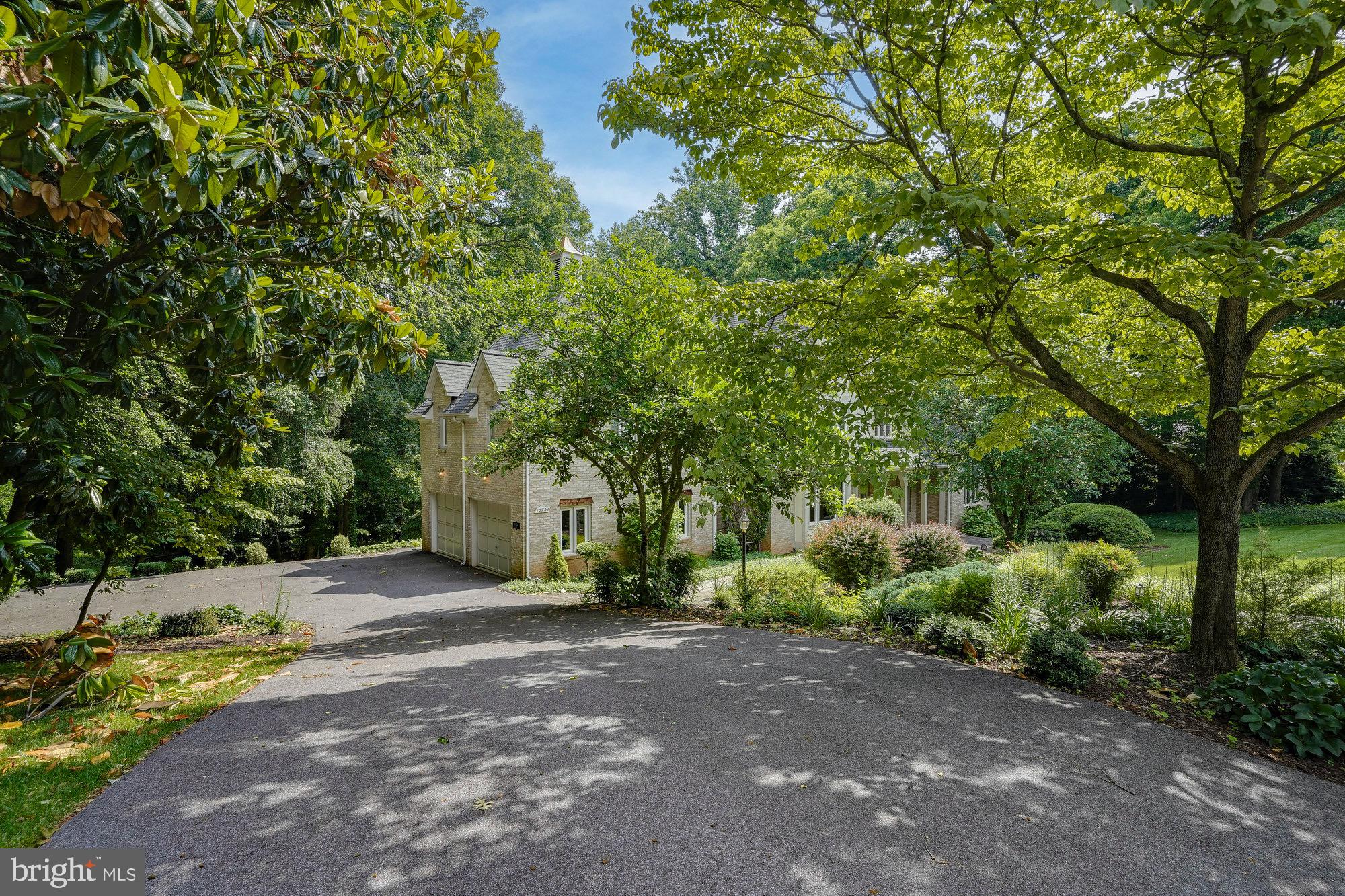 HUNTER'S CREST - Residential