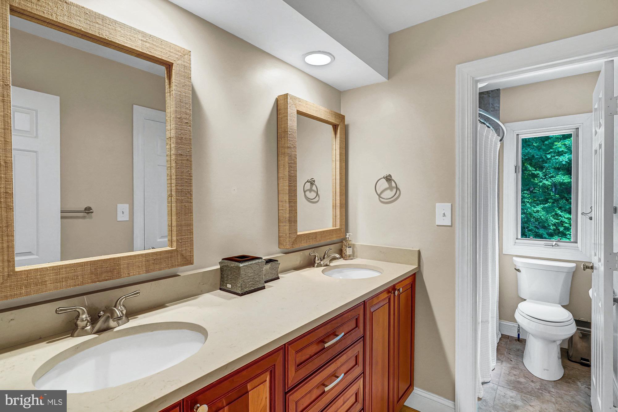 HUNTER'S CREST - Residential