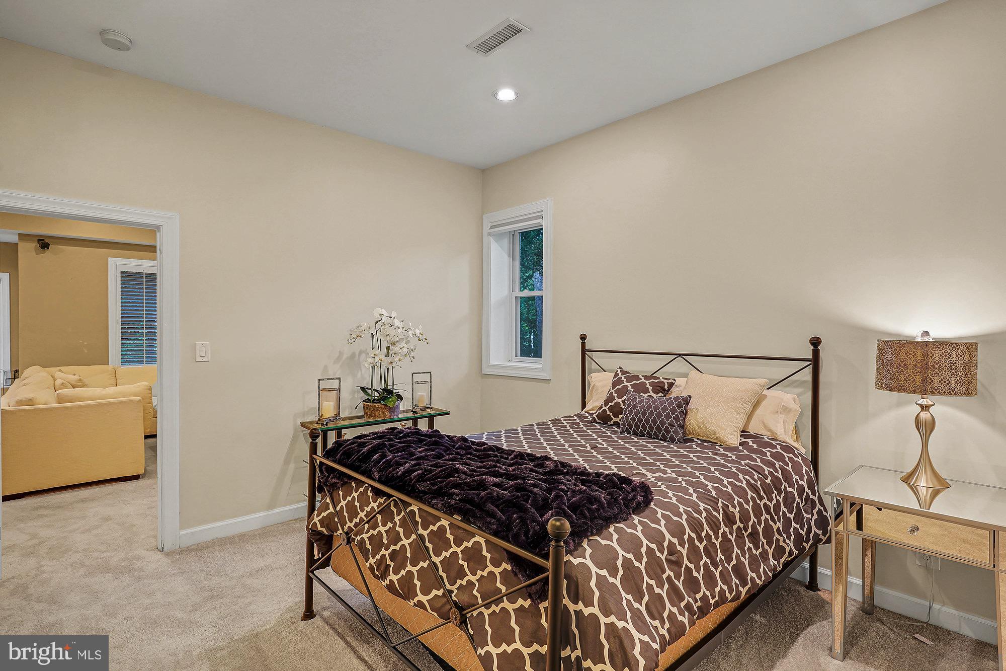 HUNTER'S CREST - Residential