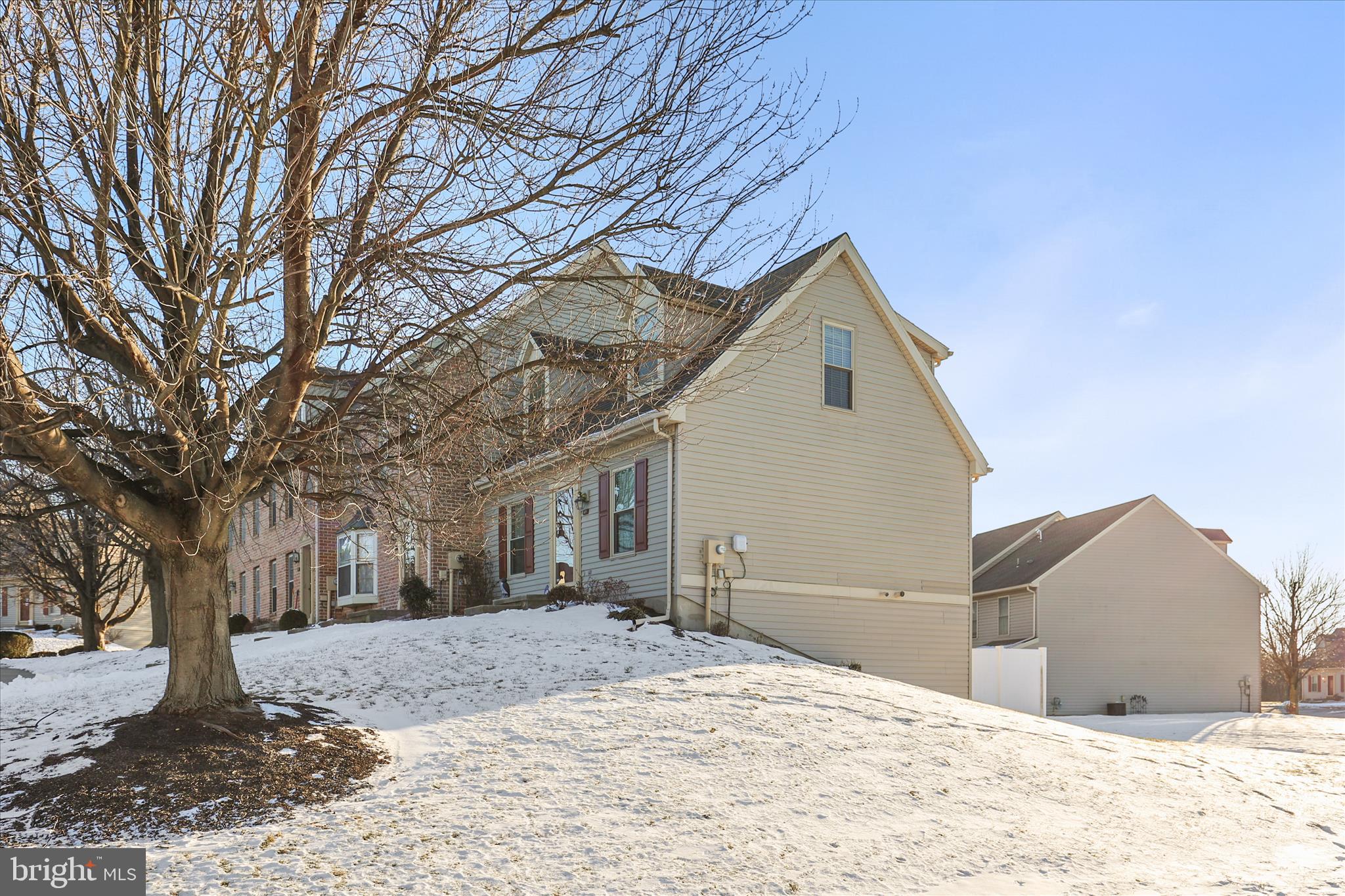 CROWN POINTE CONDOMINIUMS - Residential