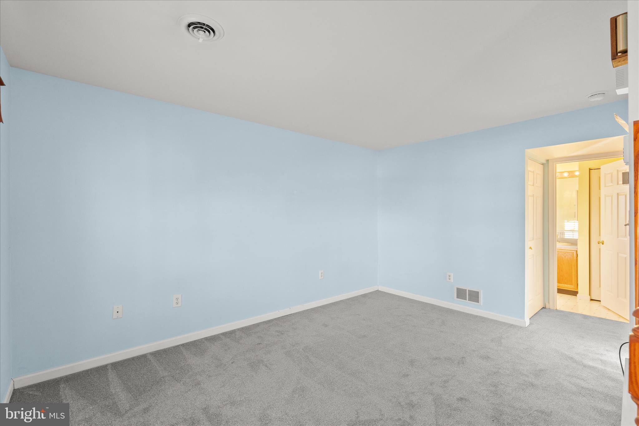 CROWN POINTE CONDOMINIUMS - Residential