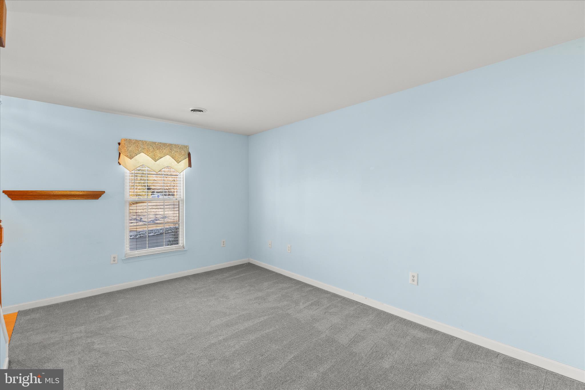 CROWN POINTE CONDOMINIUMS - Residential