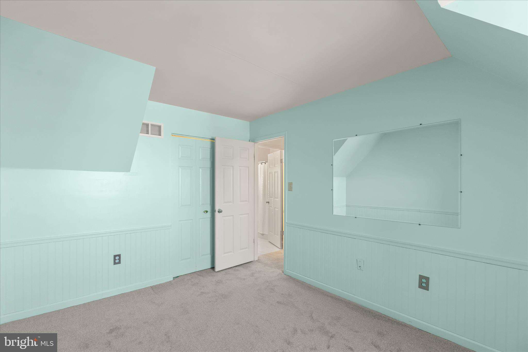 CROWN POINTE CONDOMINIUMS - Residential