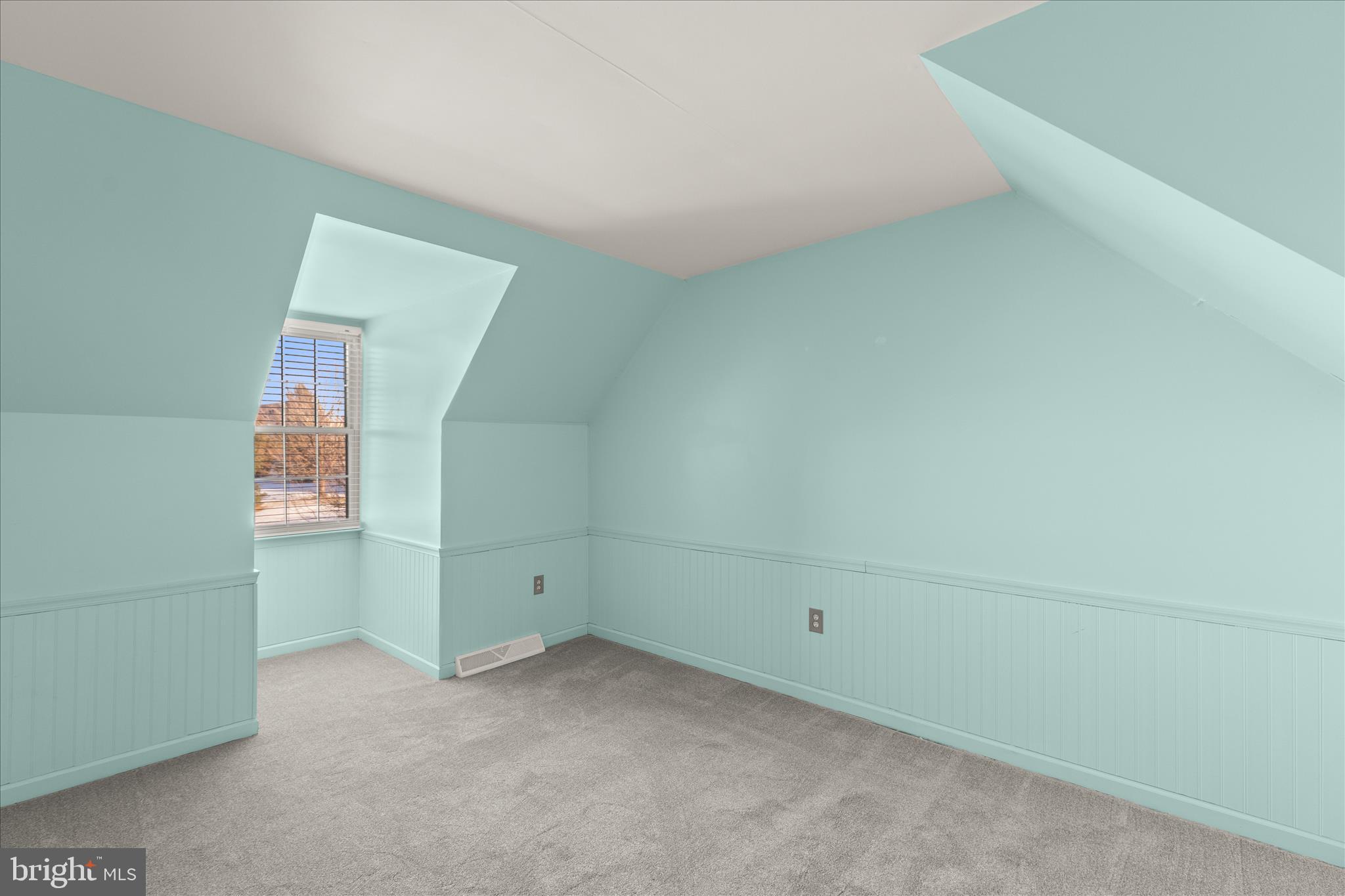 CROWN POINTE CONDOMINIUMS - Residential