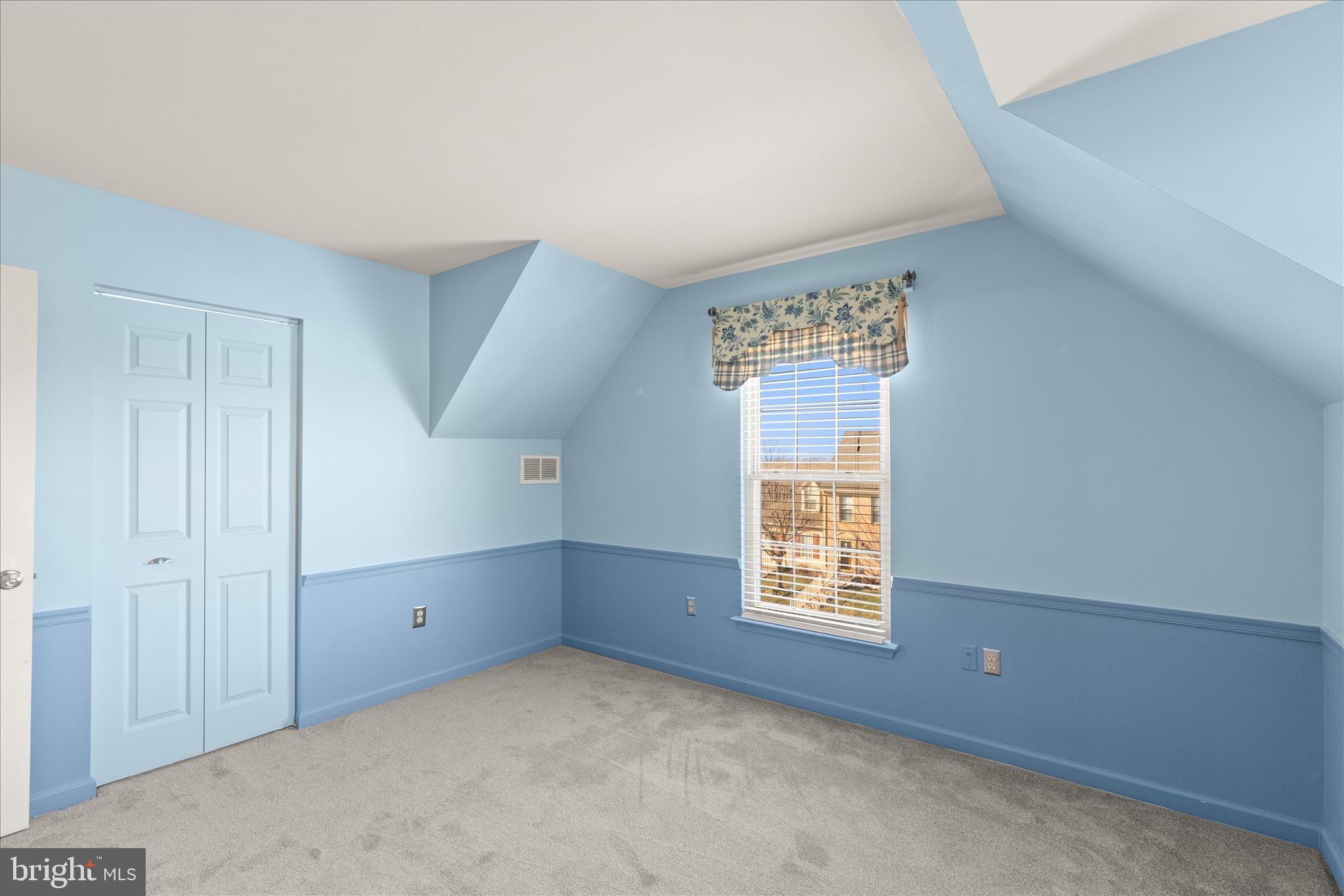 CROWN POINTE CONDOMINIUMS - Residential