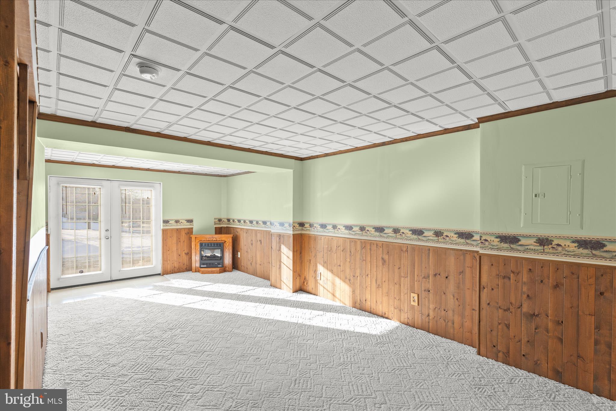 CROWN POINTE CONDOMINIUMS - Residential