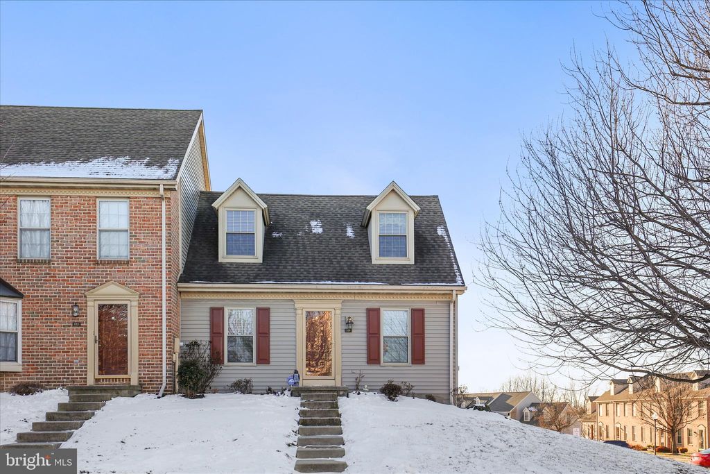 Photo of 120 Crown Pointe Drive #L120, YORK, PA 17402 (MLS # PAYK2096466)