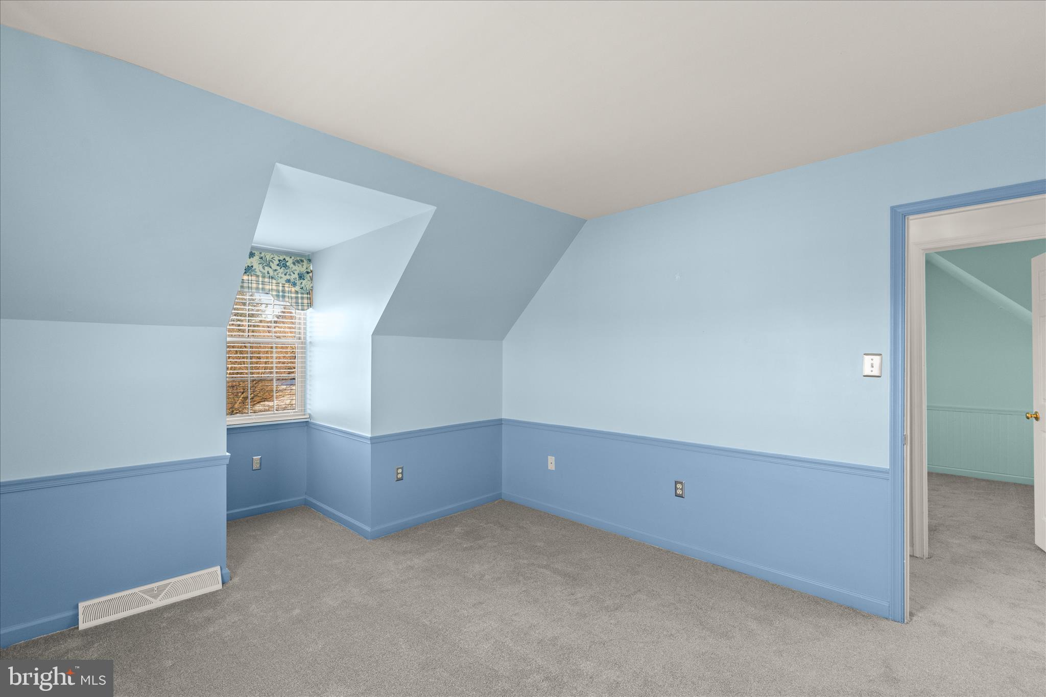 CROWN POINTE CONDOMINIUMS - Residential