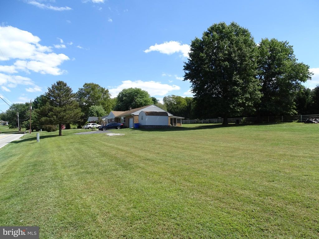 Photo of 455 Days Mill Road, YORK, PA 17403 (MLS # PAYK2090140)
