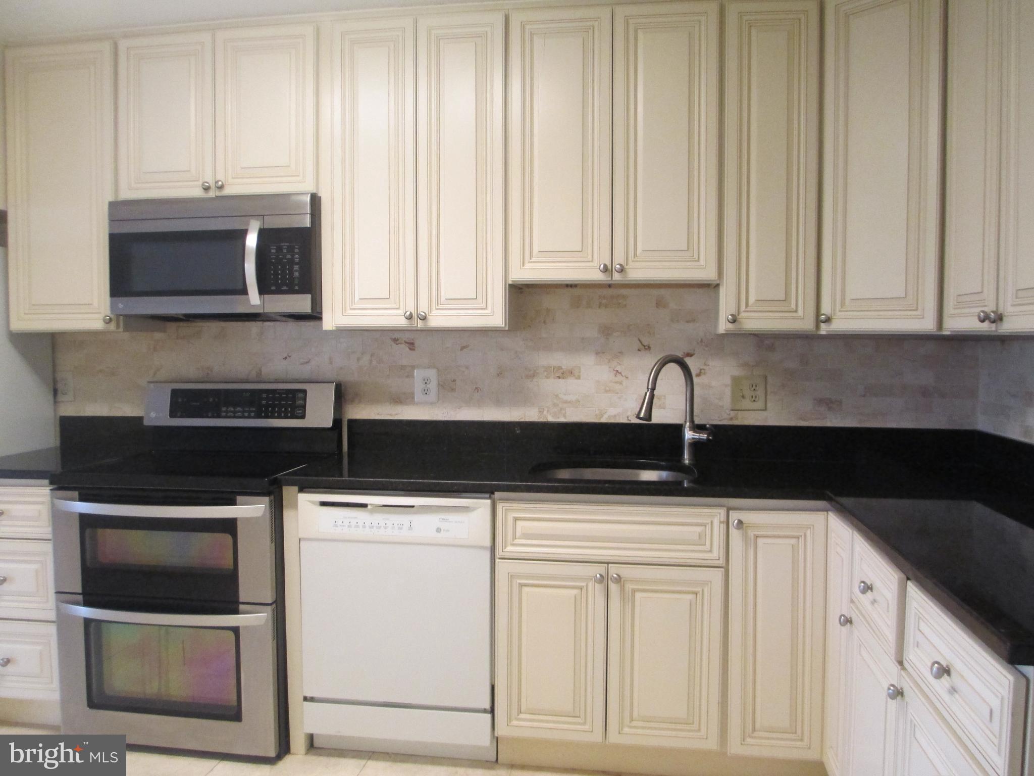 ROTONDA - Residential Lease