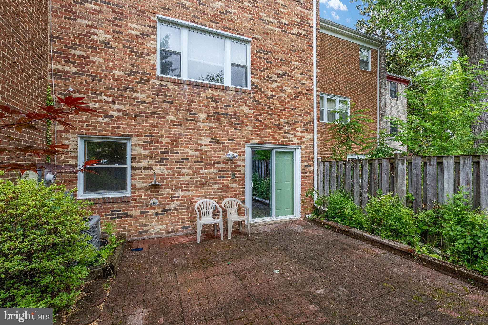 COURTHOUSE SQUARE - Residential
