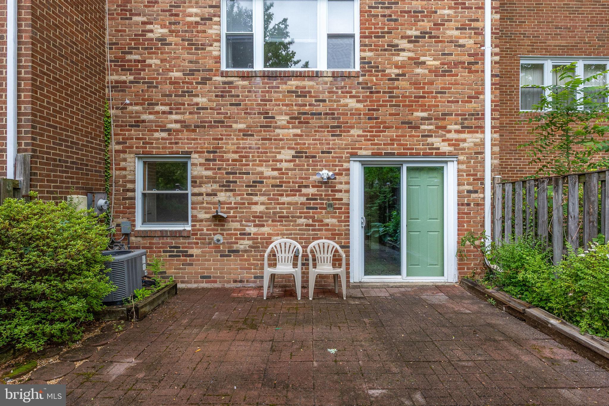 COURTHOUSE SQUARE - Residential
