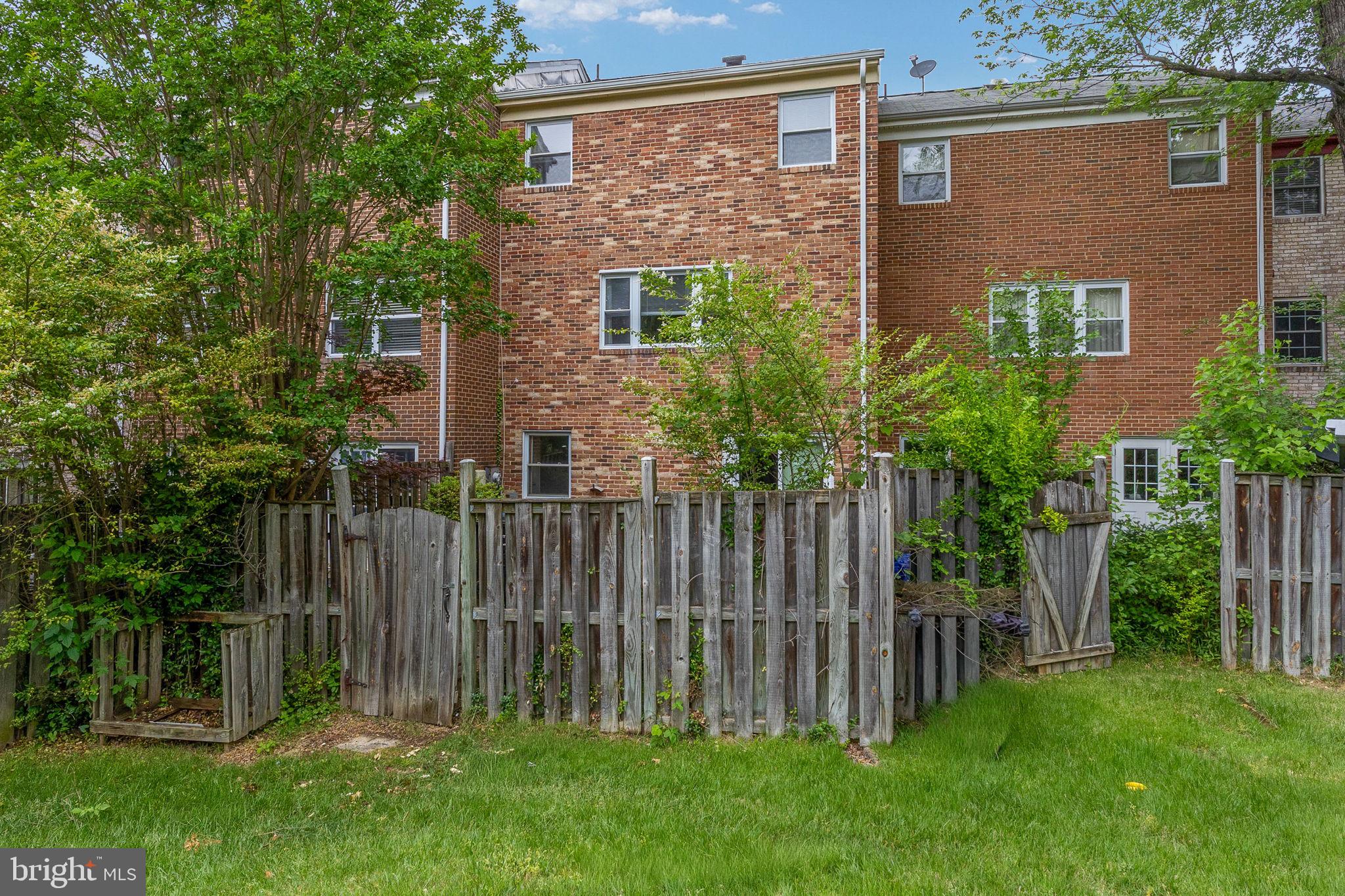 COURTHOUSE SQUARE - Residential
