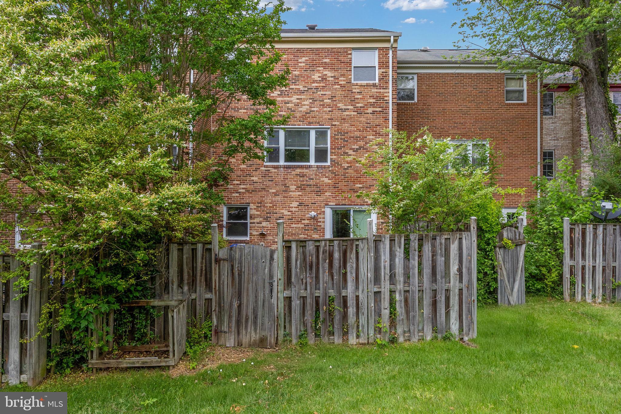 COURTHOUSE SQUARE - Residential