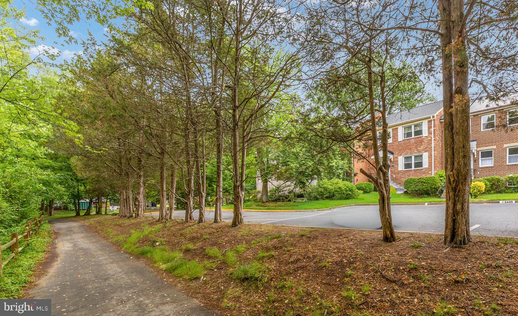 COURTHOUSE SQUARE - Residential