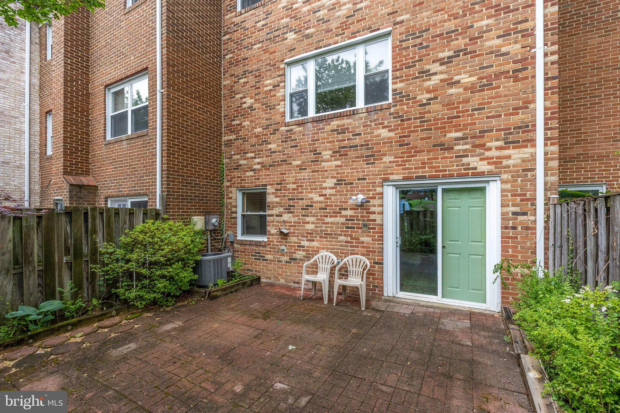 COURTHOUSE SQUARE - Residential