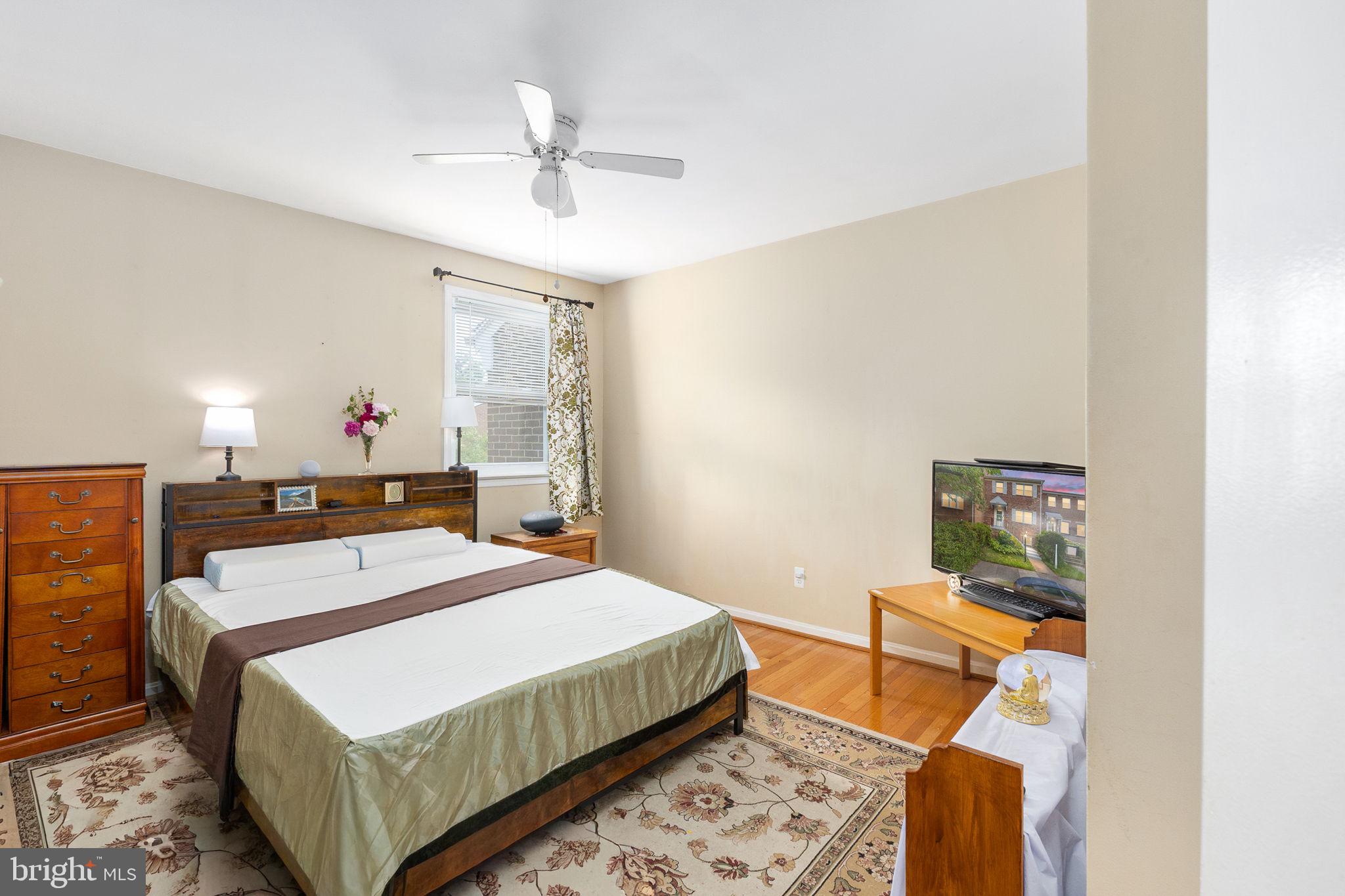 COURTHOUSE SQUARE - Residential