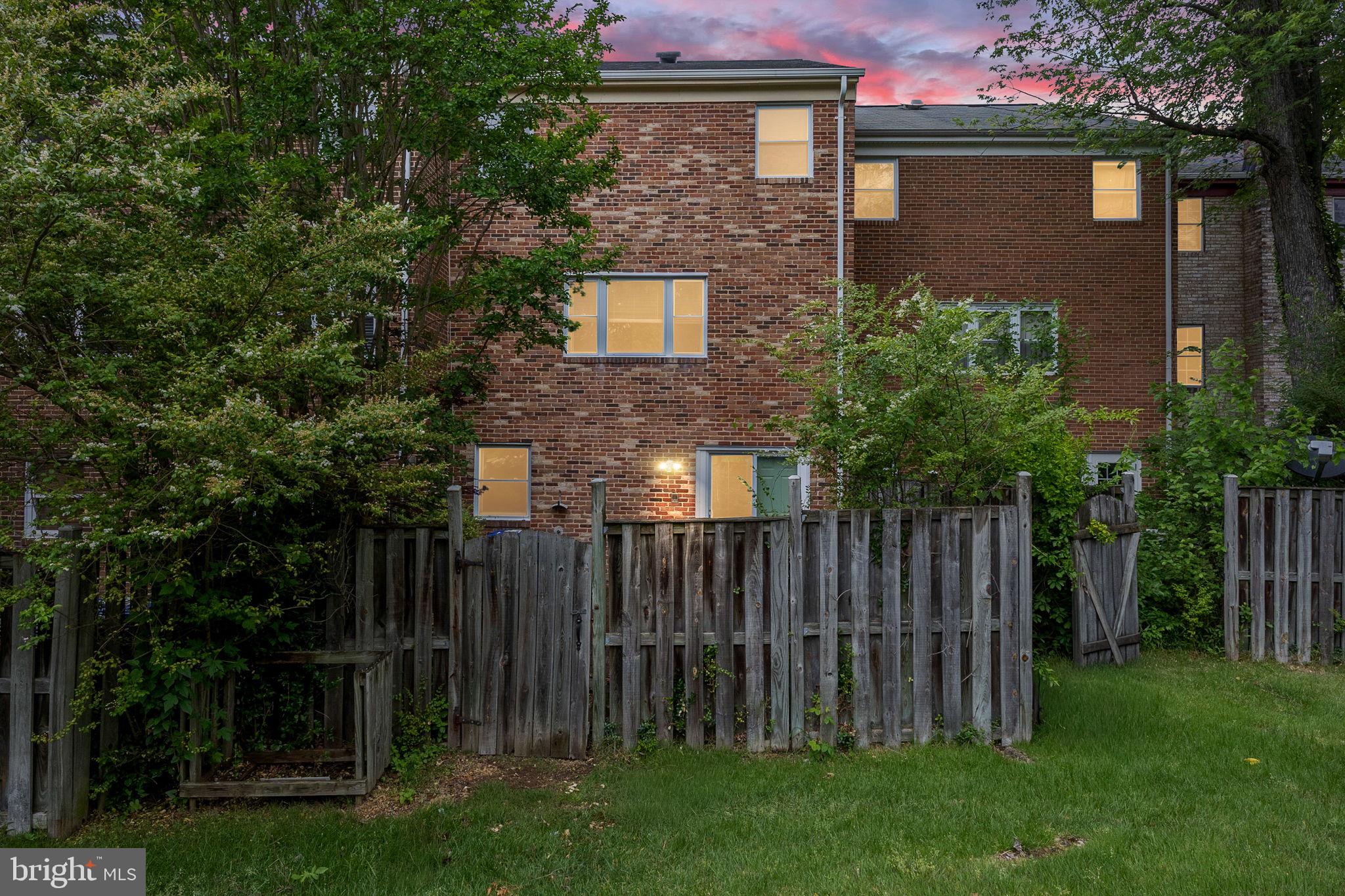 COURTHOUSE SQUARE - Residential