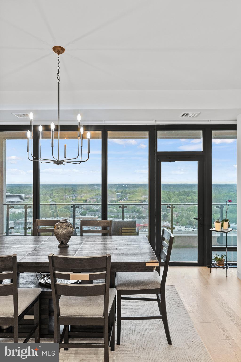 THE VERSE CONDO - Residential