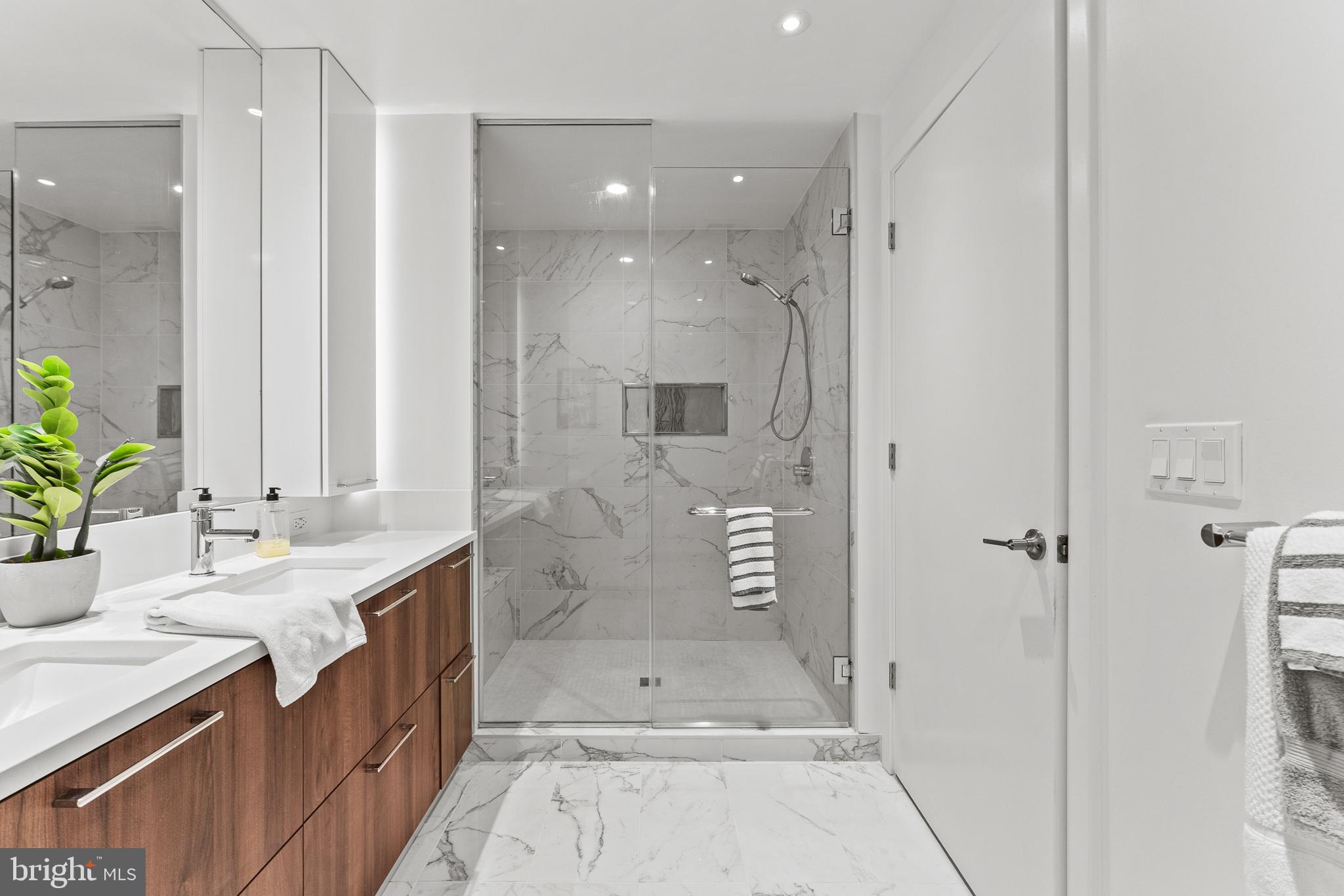 THE VERSE CONDO - Residential