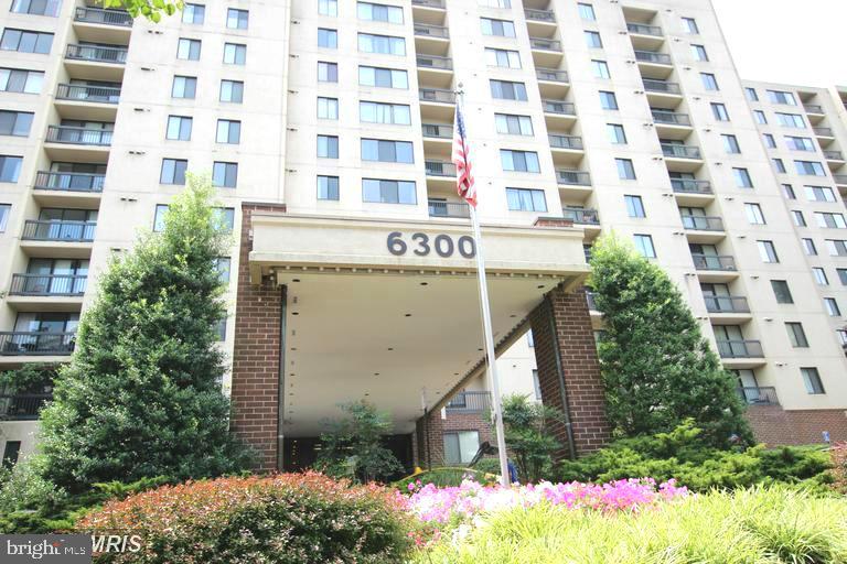 1 BR/1 BA condo. Washer/dryer in the unit. Updated kitchen cabinets with granite counter top. Wood floor in family and dining room. Big balcony facing tree line. Enjoy the quiet space. Unit is close to the elevator. 1 Garage parking space. Great amenities including pool, tennis, sauna, tots playground, convenience store in building , party rooms and fitness room. Easy access to DC, Old Town Alexandria, metro, shopping, Restaurants. Available to move in on and after 8/1. Tenant occupied. Please give a 24 hours notice.