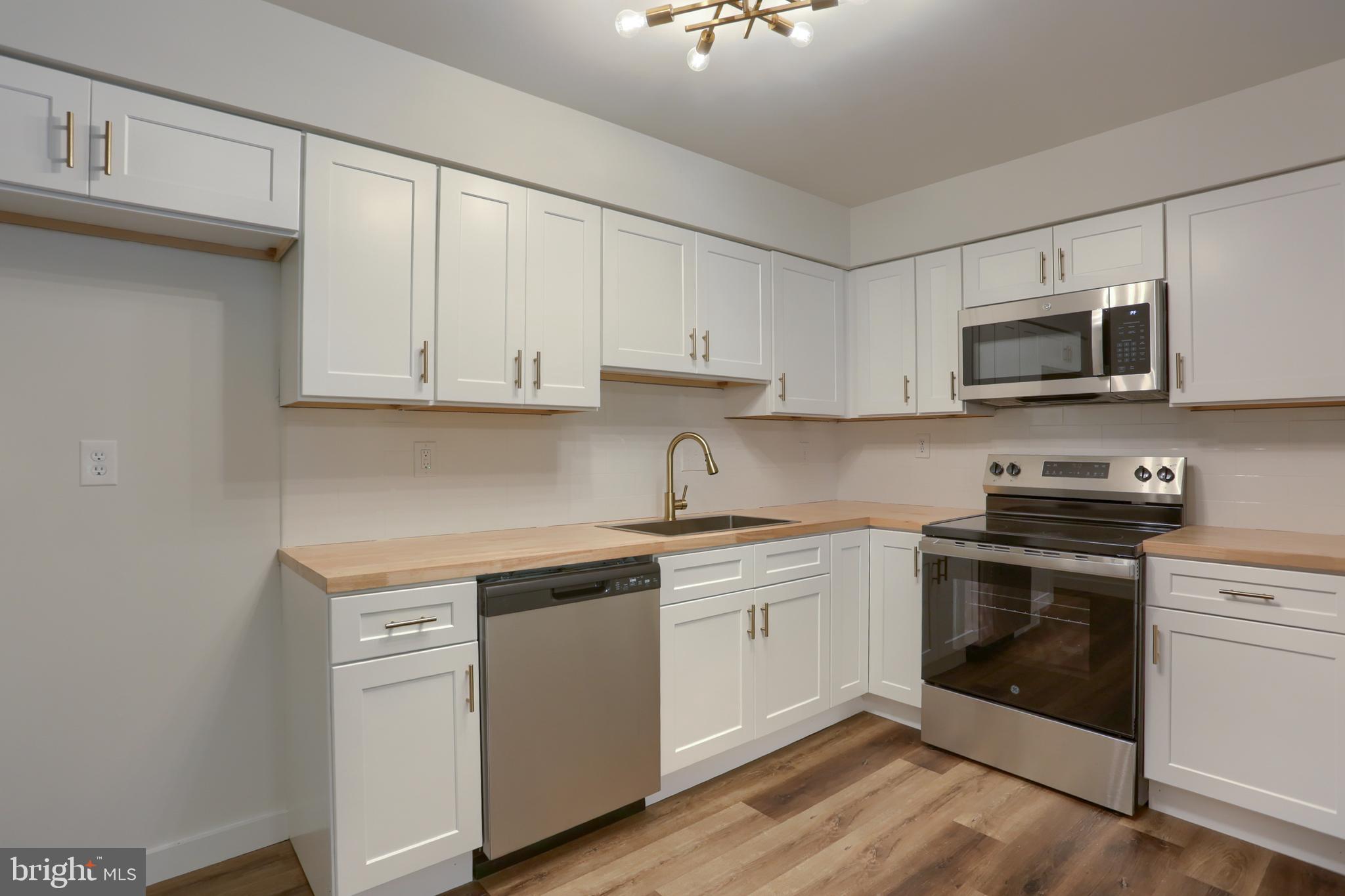 FARM HOMES W GROVE - Residential