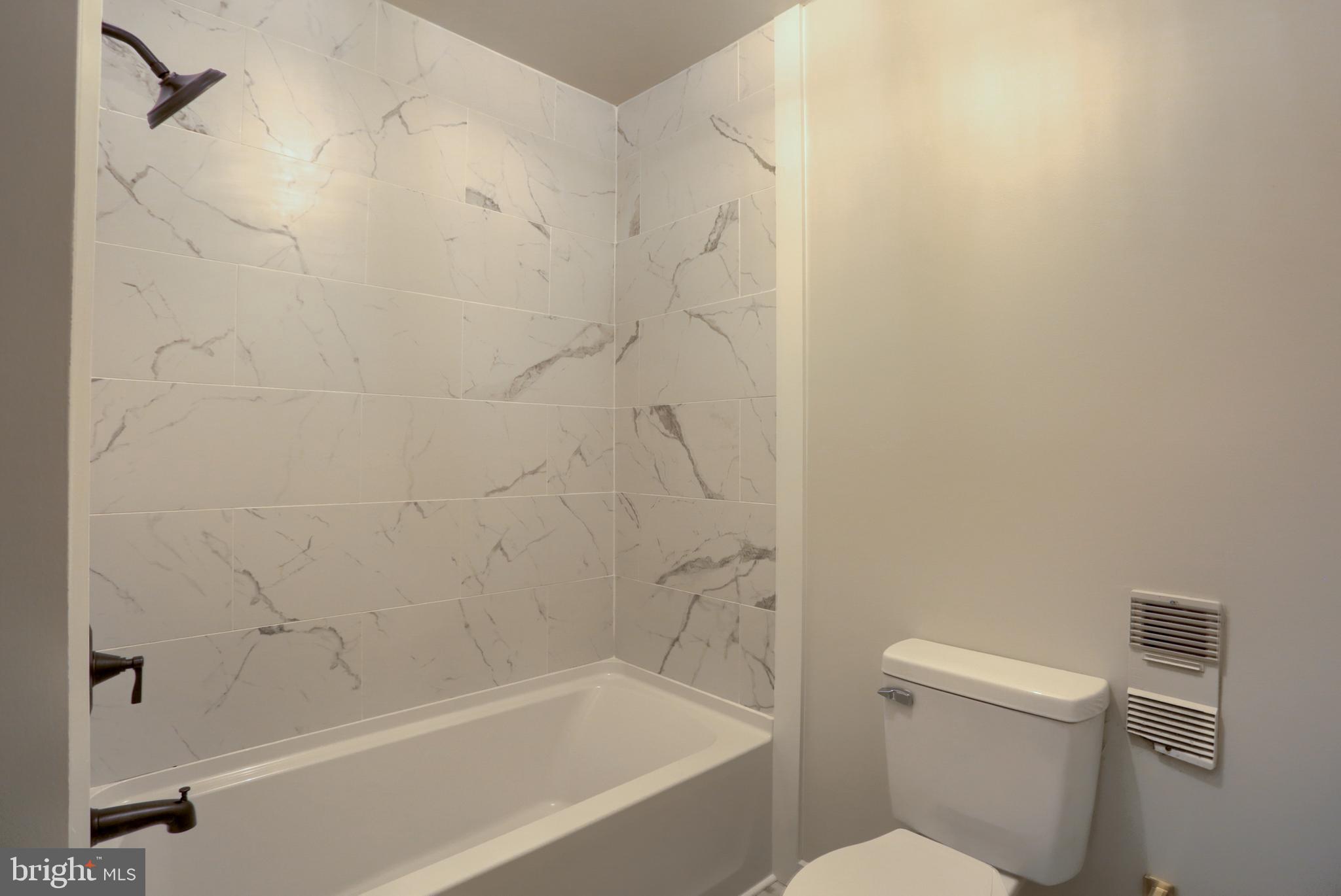 FARM HOMES W GROVE - Residential
