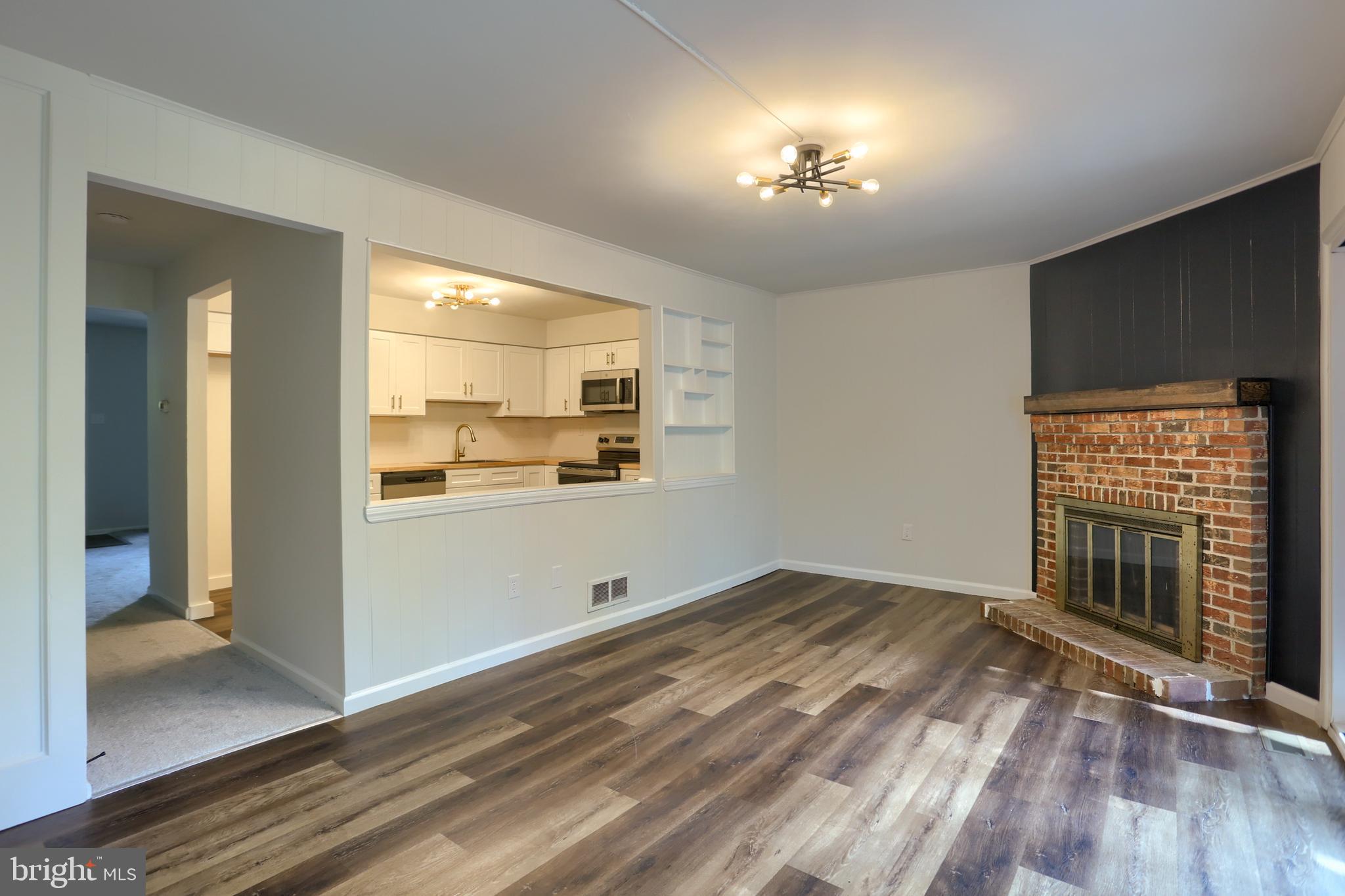 FARM HOMES W GROVE - Residential