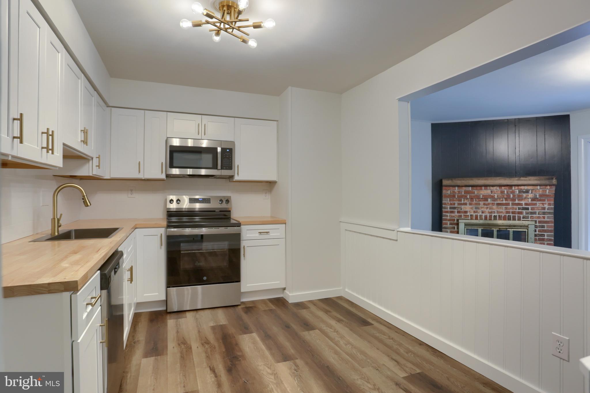 FARM HOMES W GROVE - Residential