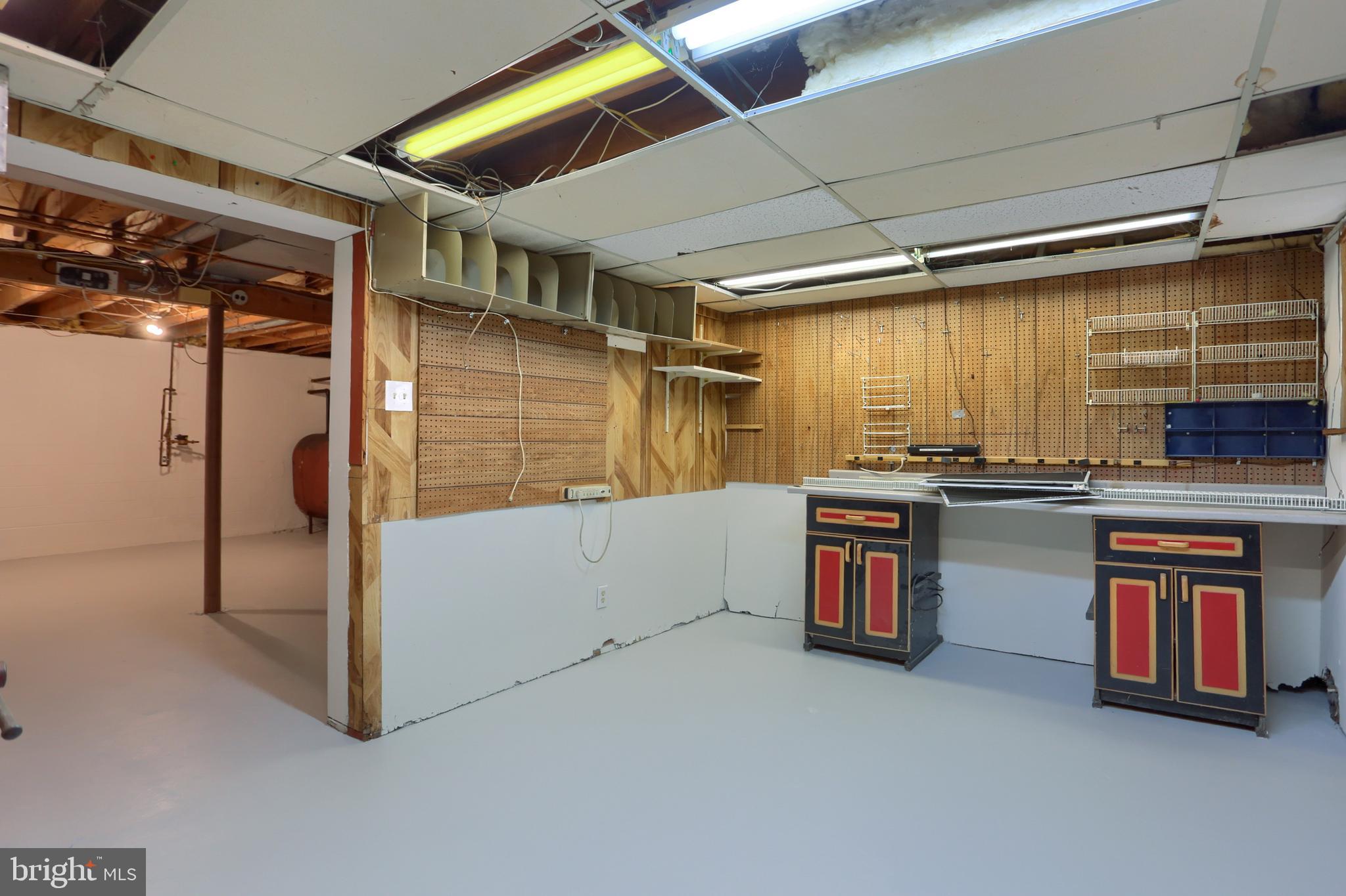 FARM HOMES W GROVE - Residential