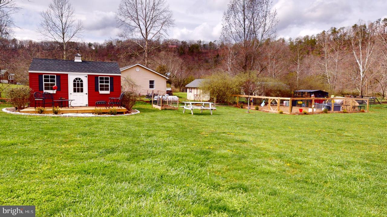 RUSHING RIVER FARMS - Residential