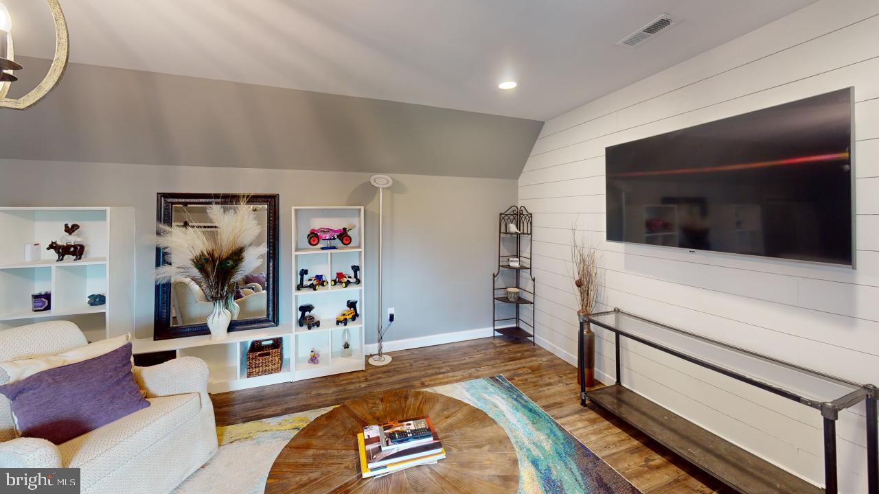 RUSHING RIVER FARMS - Residential