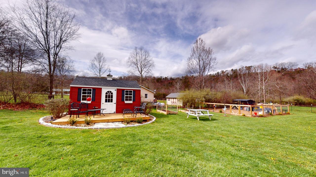 RUSHING RIVER FARMS - Residential