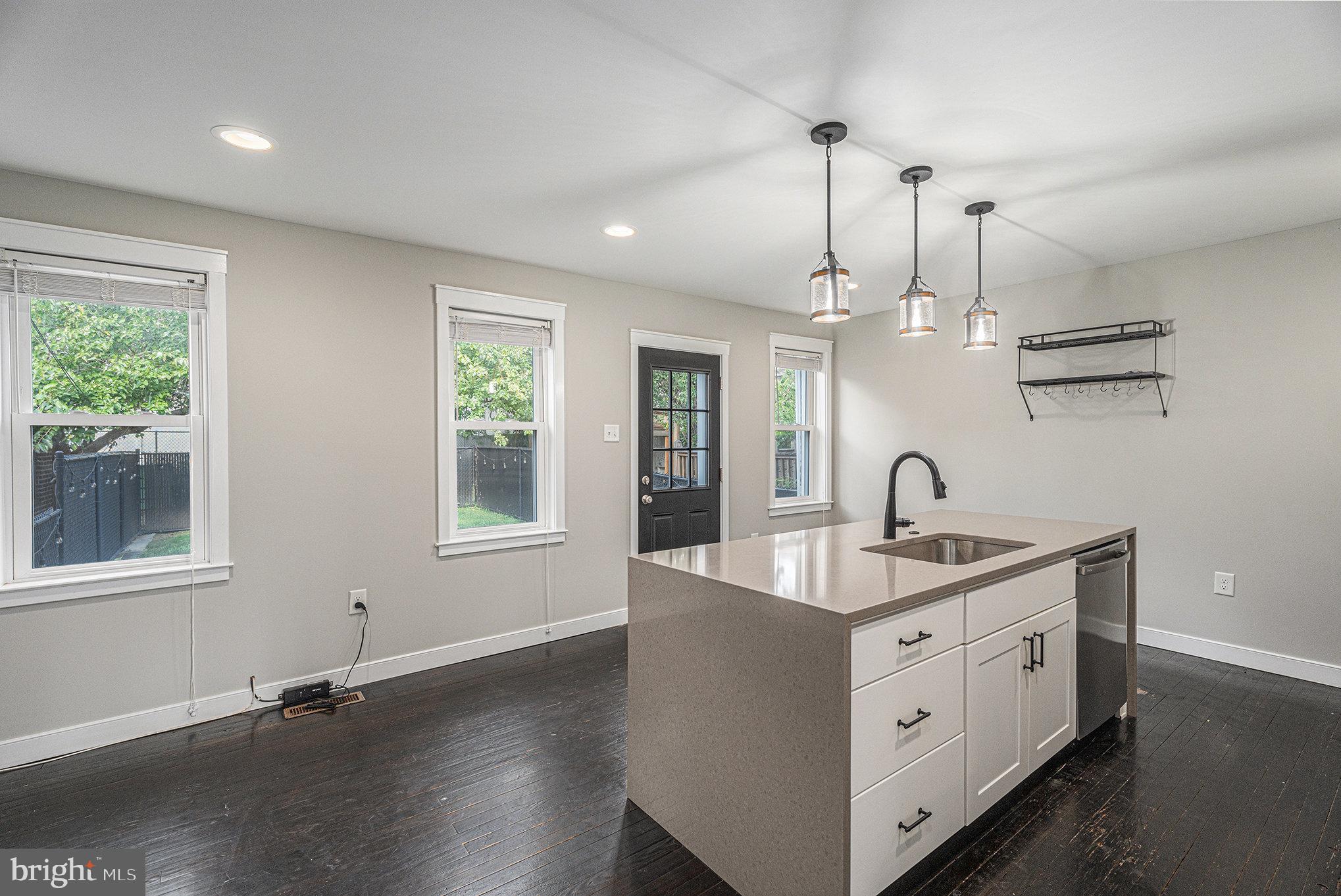 ROXBOROUGH - Residential