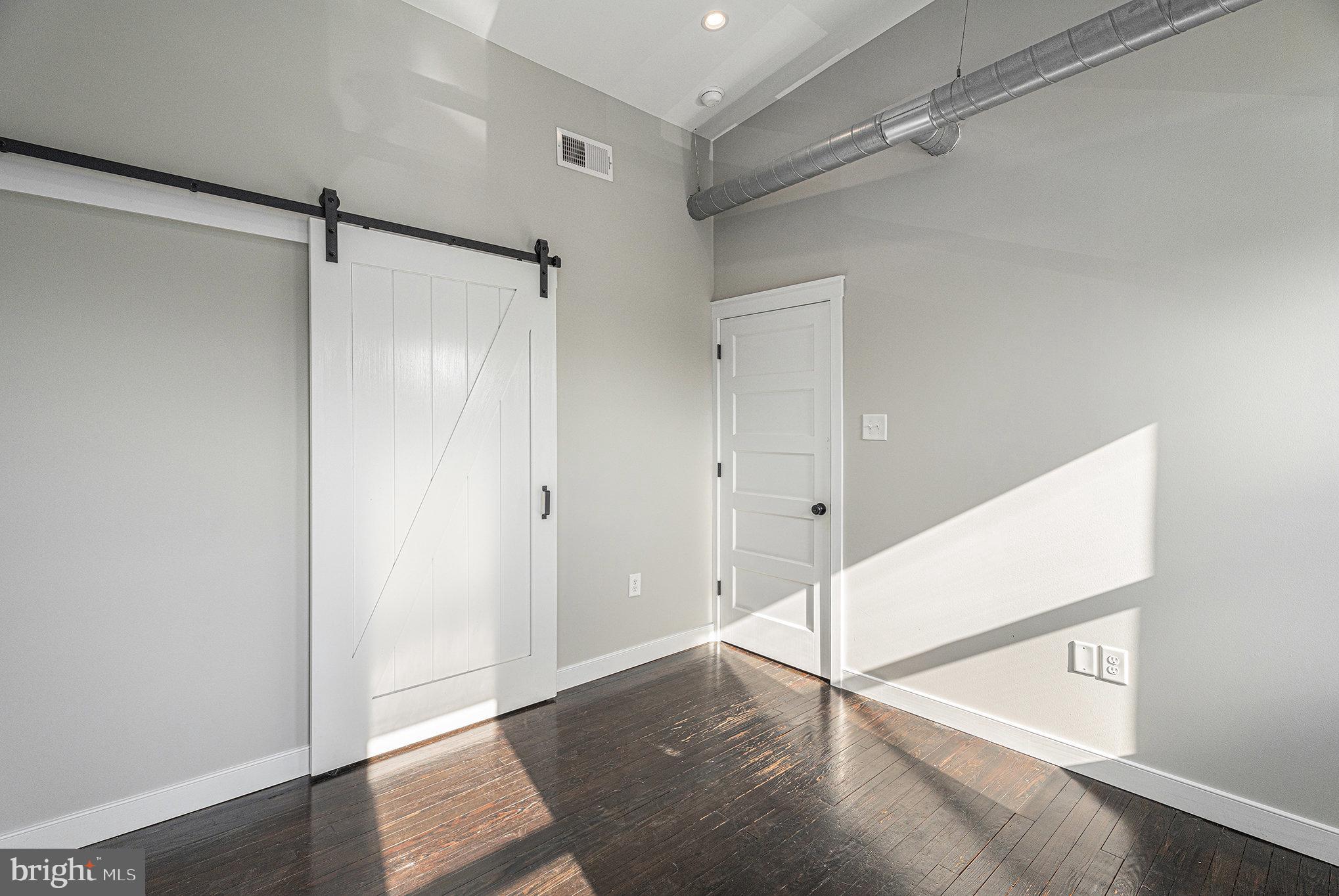 ROXBOROUGH - Residential