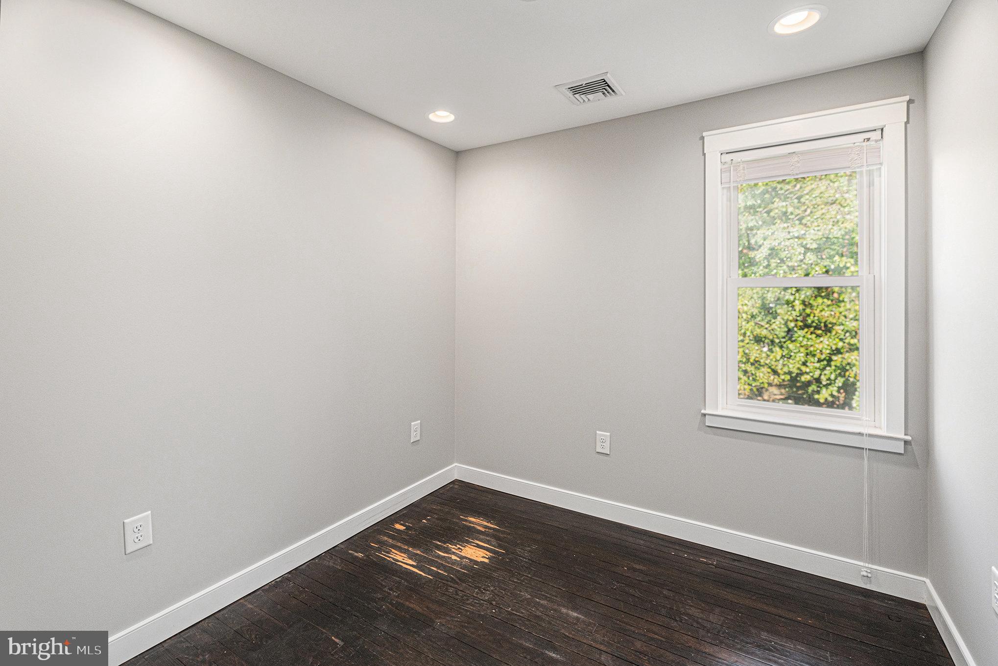 ROXBOROUGH - Residential