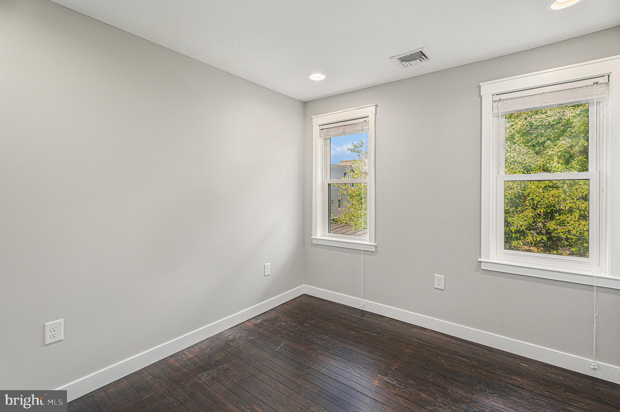 ROXBOROUGH - Residential