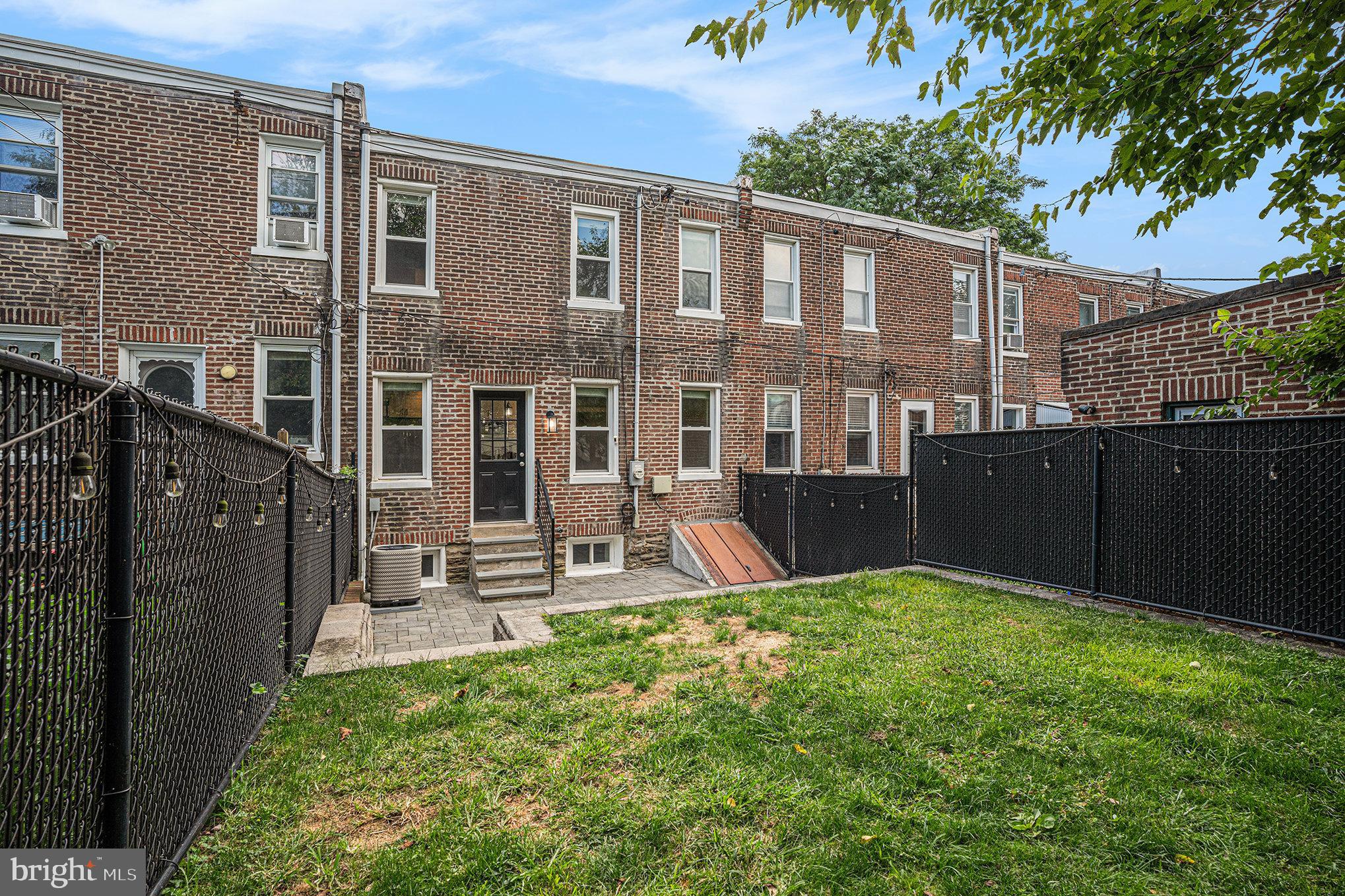 ROXBOROUGH - Residential