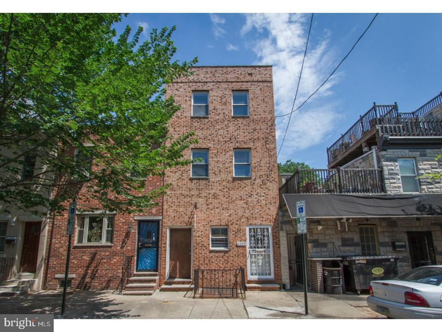 Fantastic one bedroom apartment located in Graduate Hospital available for a 6/15 move in date. This well maintained space looks brand new. Gleaming Hardwood floors, Modern kitchen with SS Appliances, Granite countertops and ample cabinet space. Also featuring a Three piece tile bath with walk in shower, recessed lighting and ice cold central air. This is a great value in a wonderful neighborhood.  Walk score of 94, great restaurants within walking distance and right around the corner from Julian Abele Park.  Common laundry and additional storage space located in the basement. Schedule a showing today for this lovely home.  ***Please Note, this is a non-smoking property.