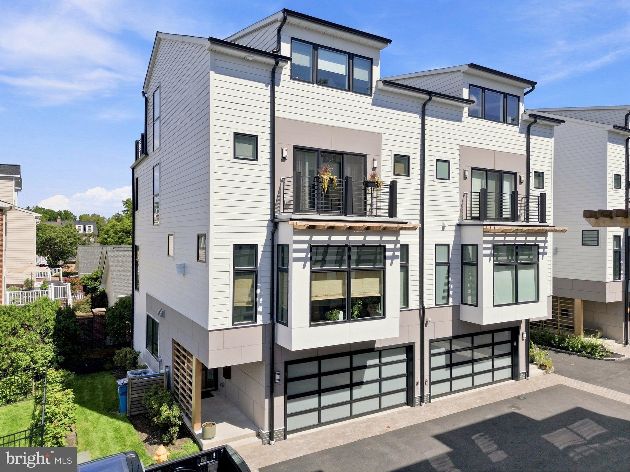 7 CLEAR SPRINGS COURT