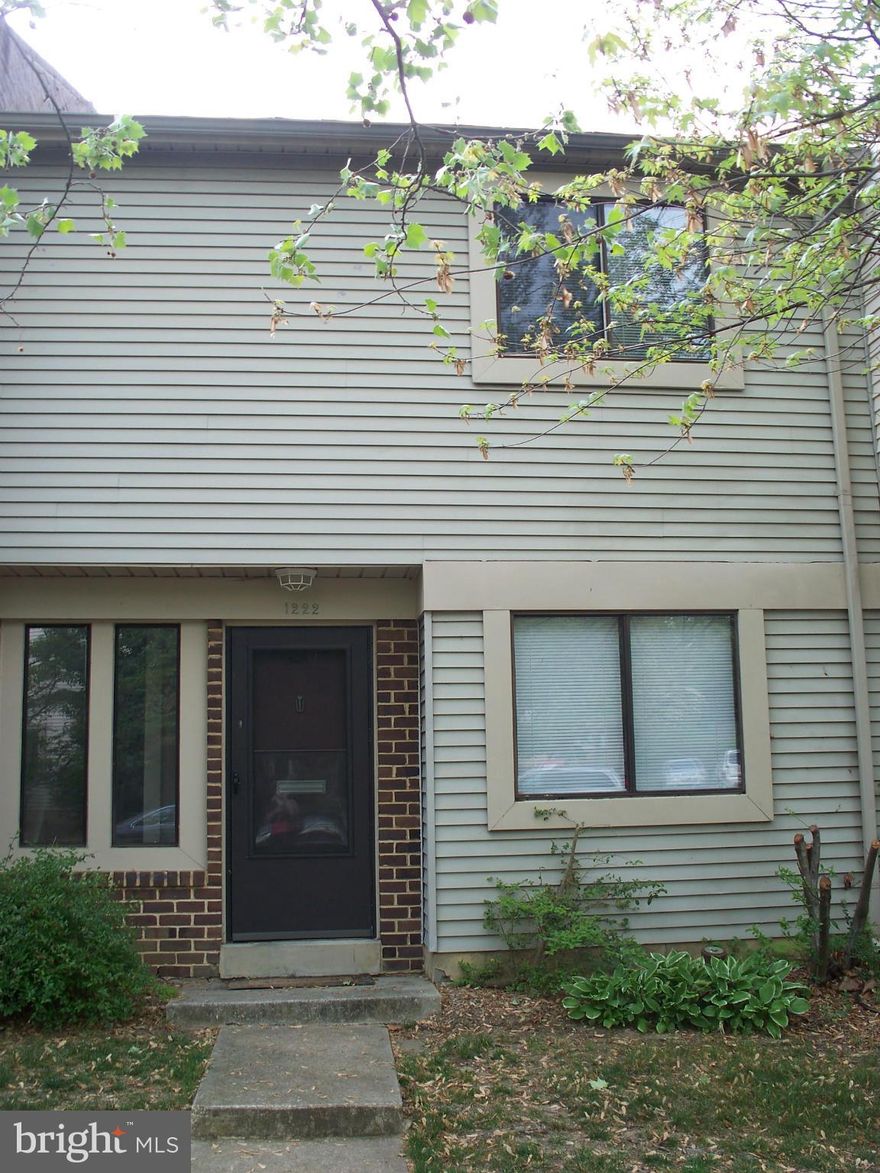 GREAT 2BR, 2.5BA TOWNHOME IN ANNAPOLIS**PREFER NO SMOKING AND NO PETS, WILL CONSIDER CASE BY CASE THOUGH**