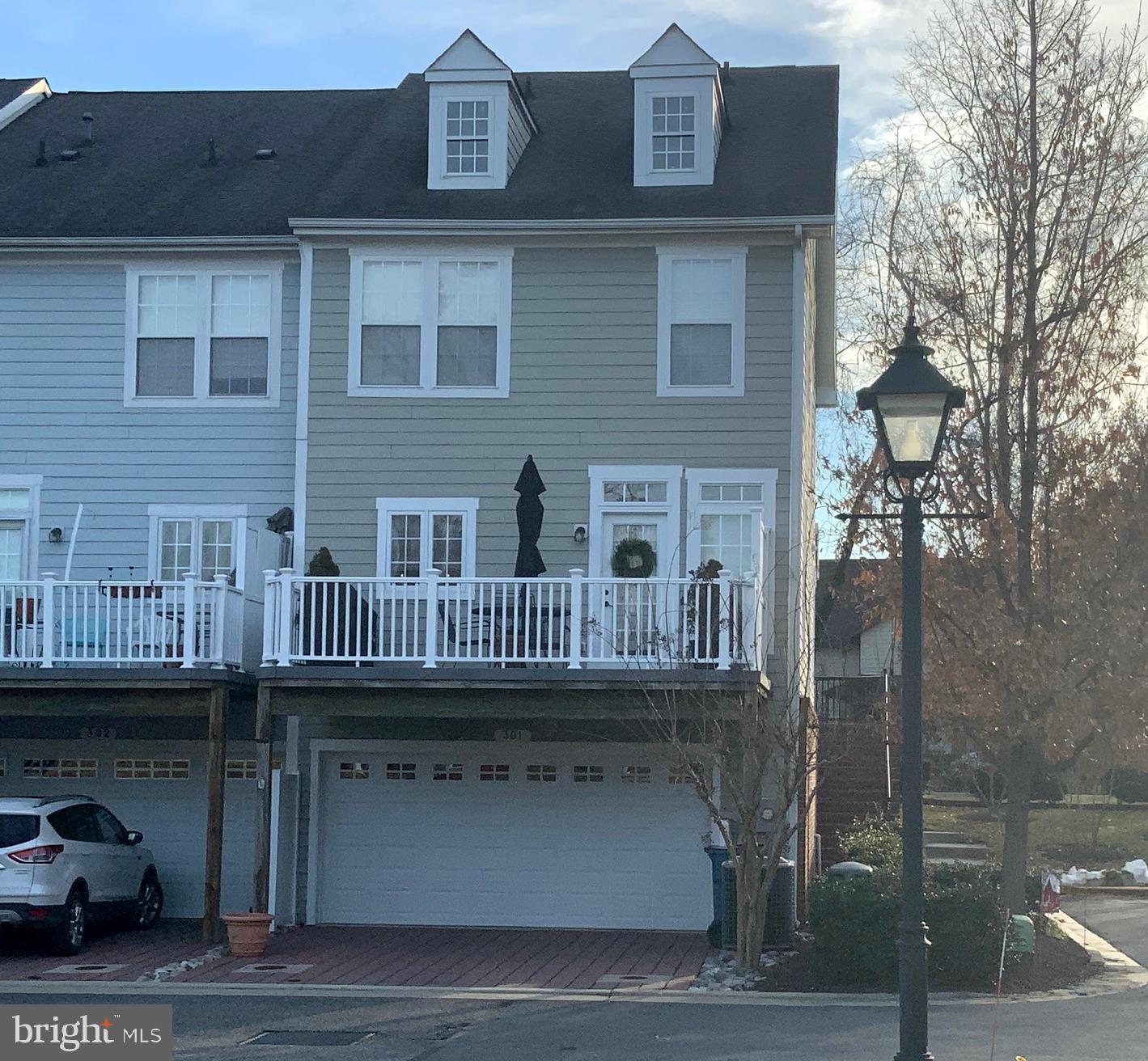 DIXON SQUARE - Residential