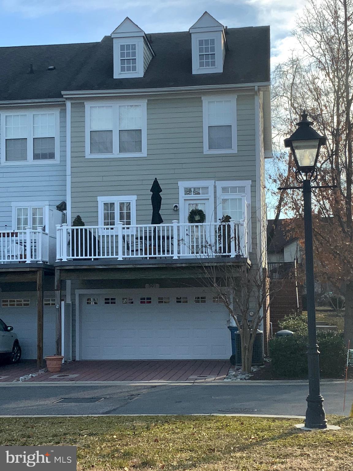 DIXON SQUARE - Residential