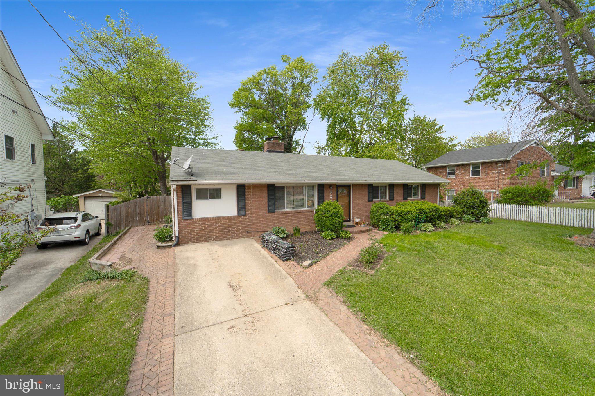 MONTICELLO FOREST - Residential Lease