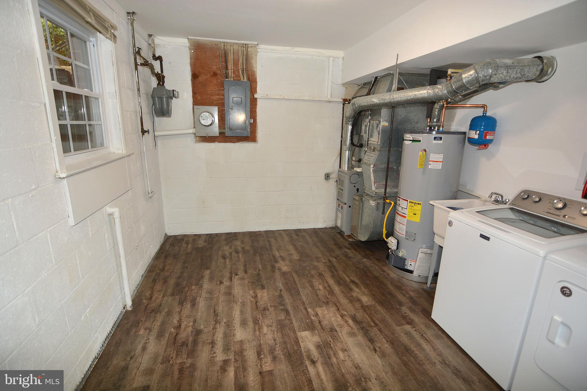 LAKE LOUISE - Residential Lease