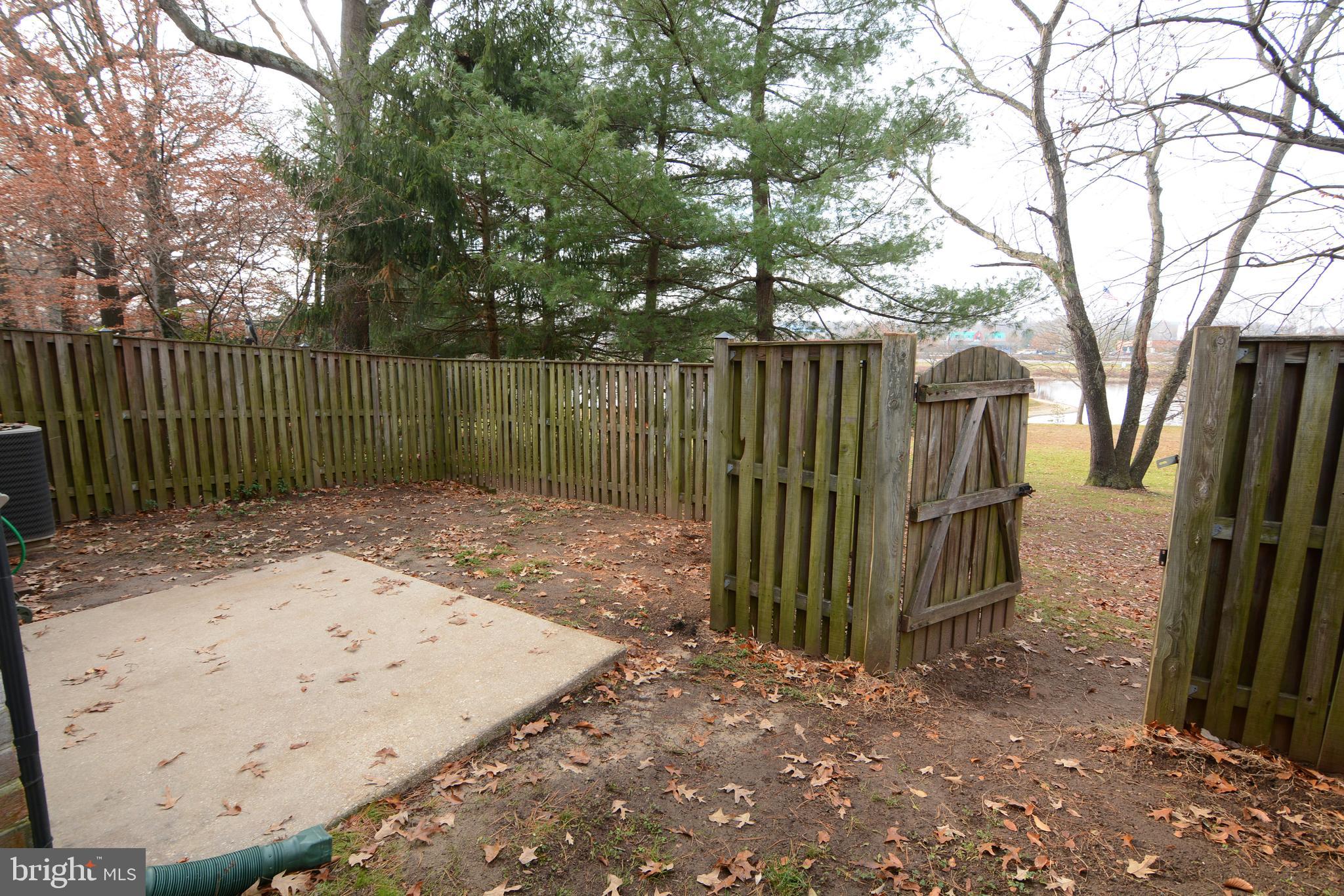 LAKE LOUISE - Residential Lease