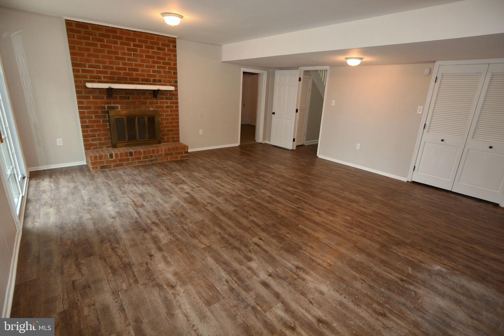 LAKE LOUISE - Residential Lease