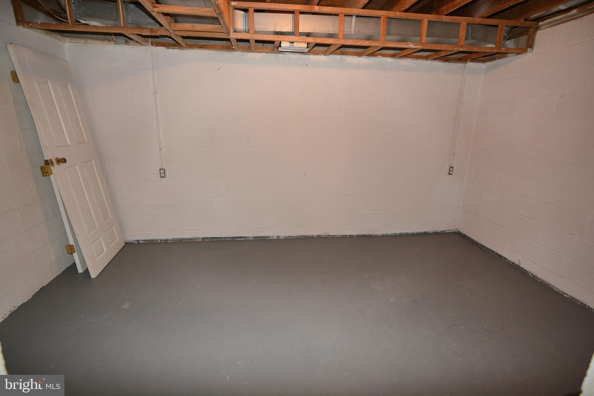 LAKE LOUISE - Residential Lease