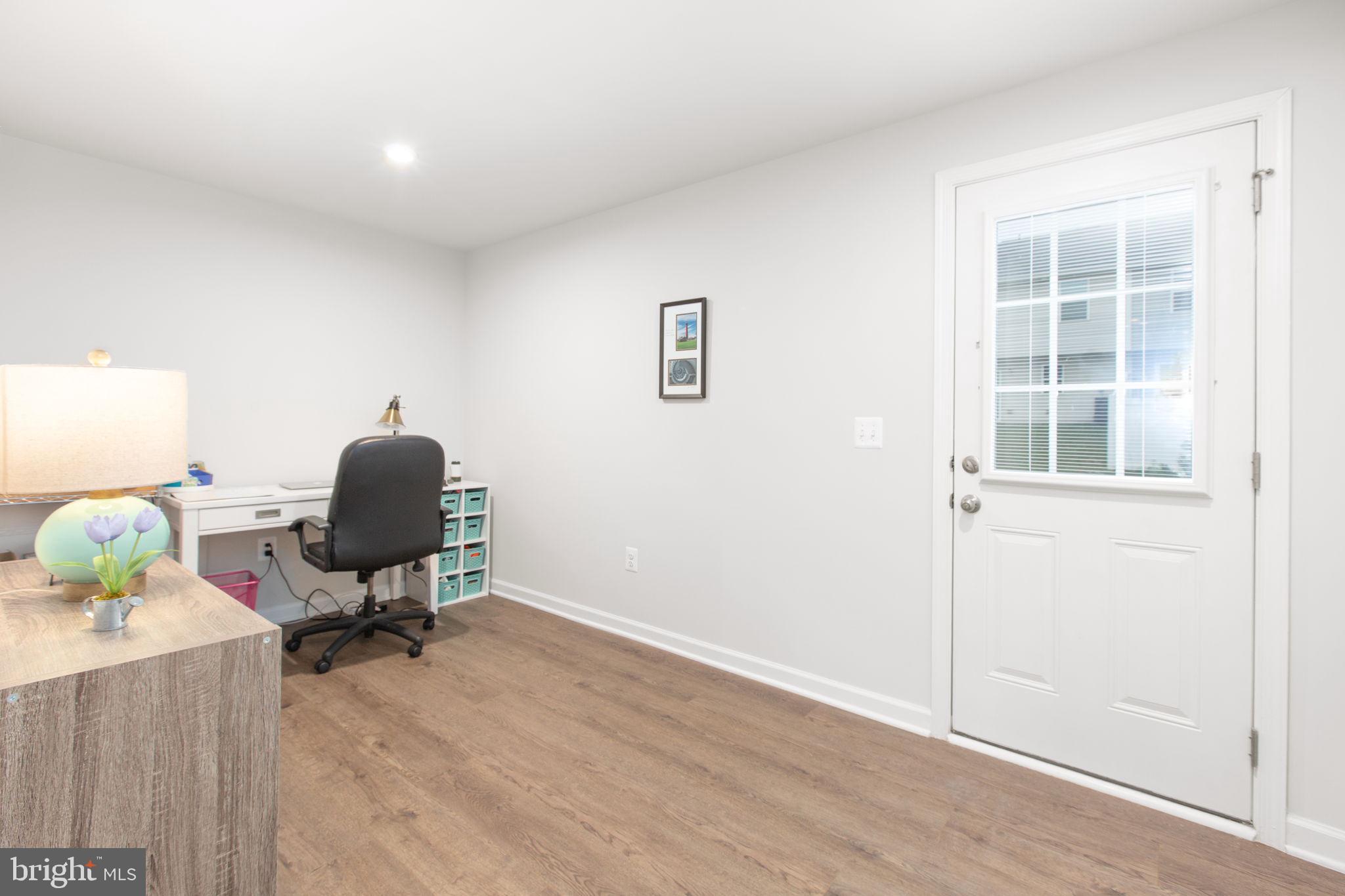 2590 LAUREL PARK DRIVE