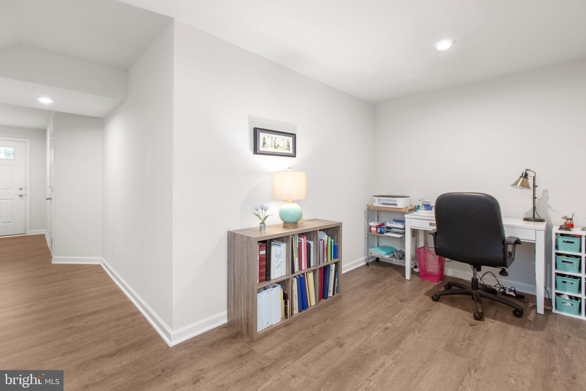 2590 LAUREL PARK DRIVE